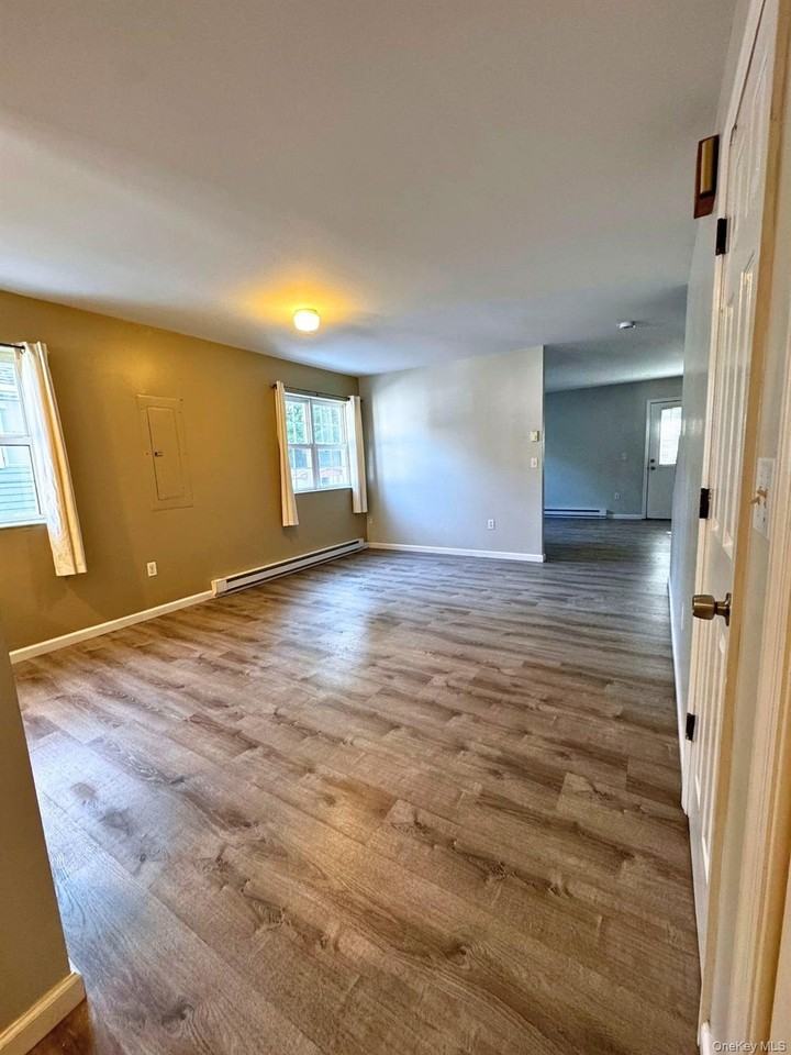 33 Fowler Ave - Photo 4 of 13