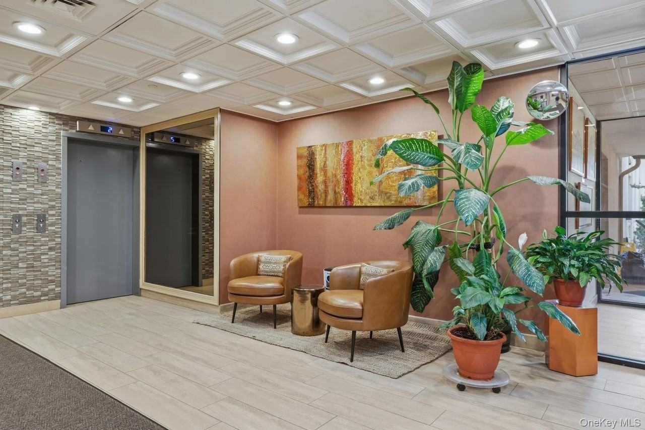 185 W Park Ave #518 - Photo 4 of 23