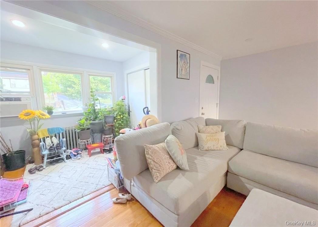 313 Stanley Ave #1stFL - Photo 4 of 19