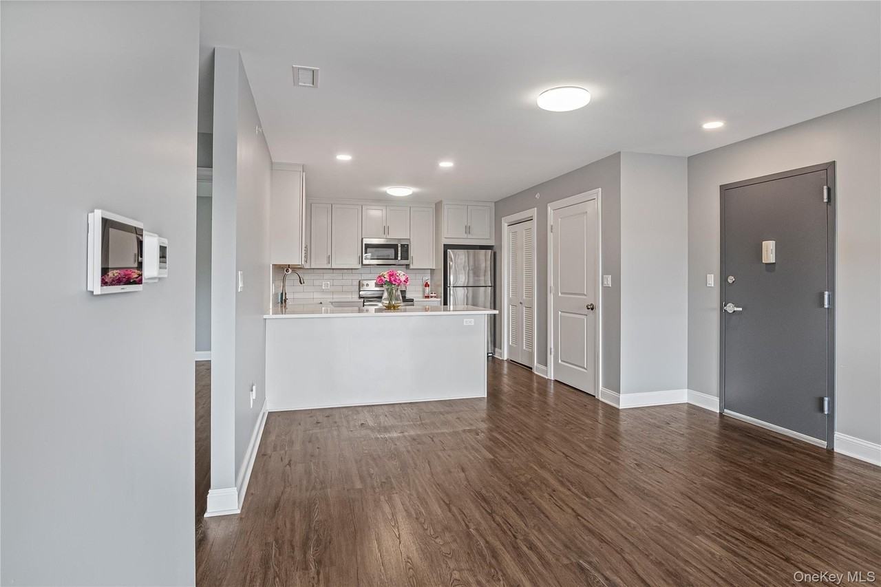 17 N William St #201 - Photo 2 of 8
