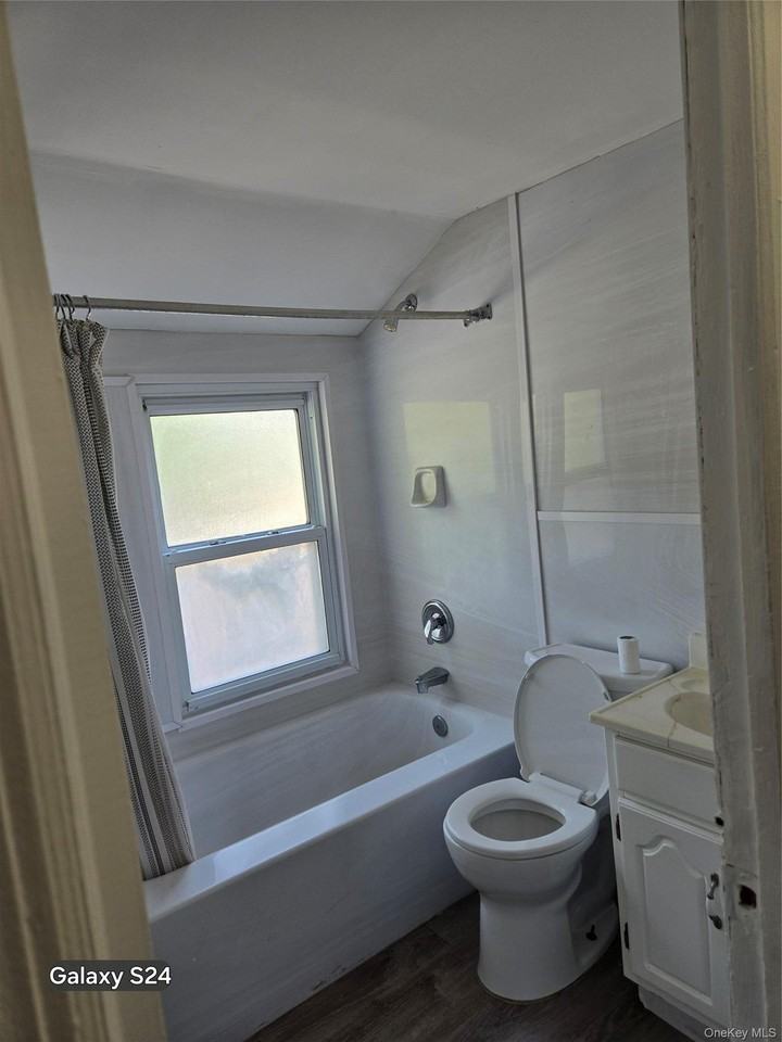 717 Henry St #2 - Photo 4 of 8