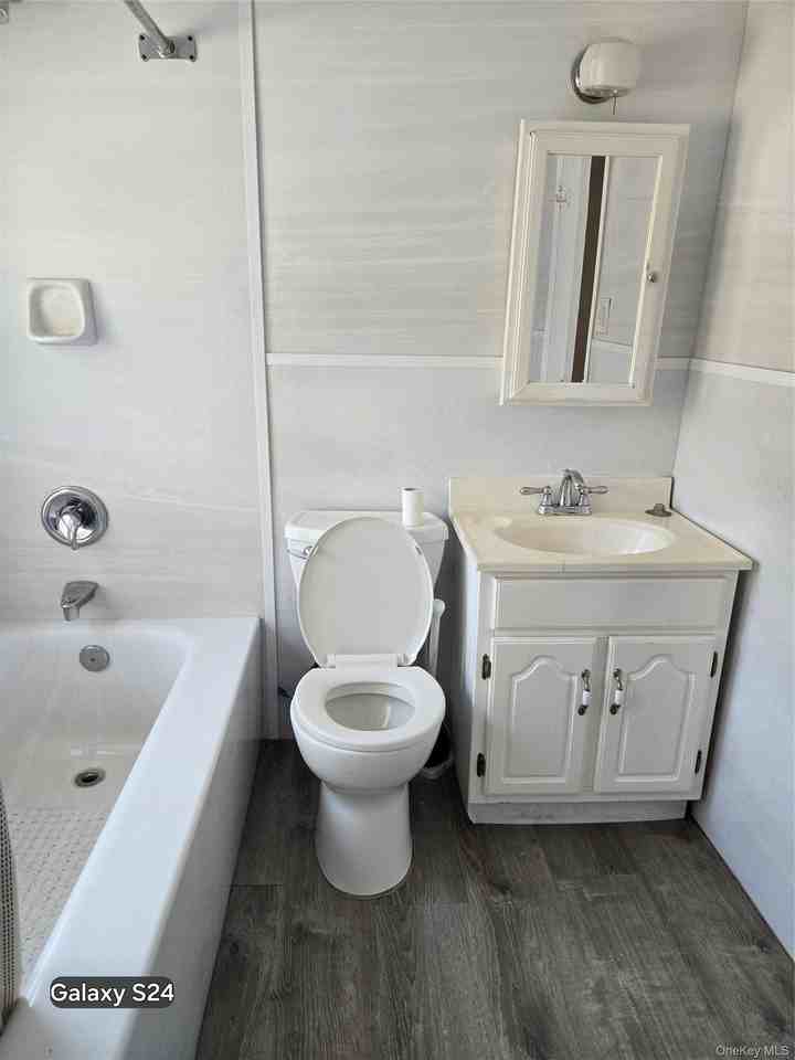 717 Henry St #2 - Photo 5 of 8