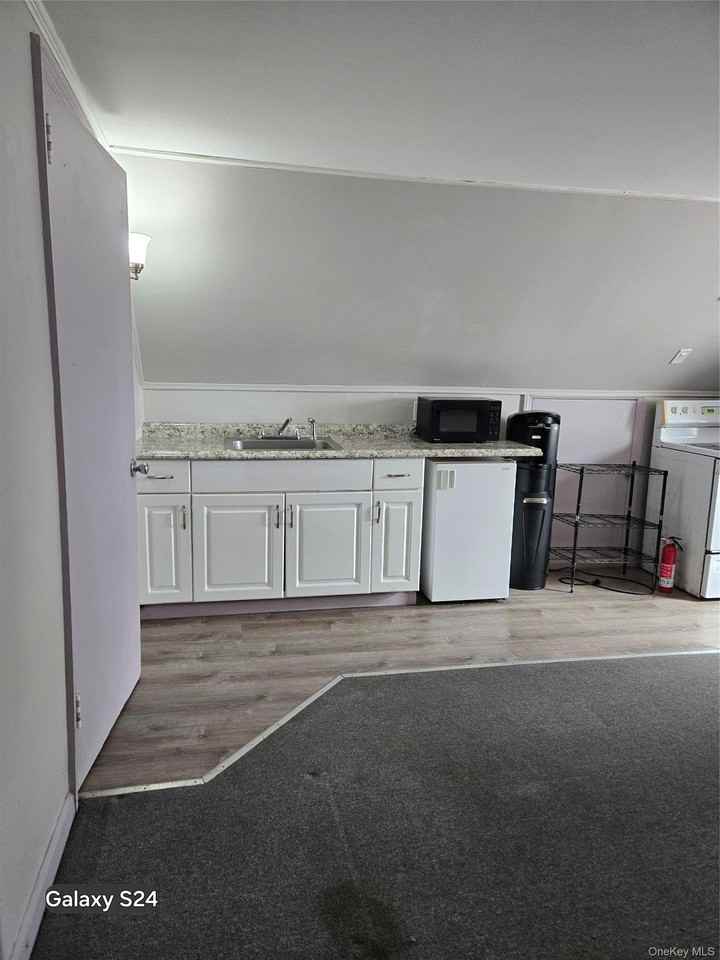 717 Henry St #2 - Photo 6 of 8