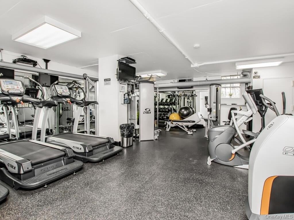 4525 Henry Hudson Pkwy #1202 - Photo 3 of 7