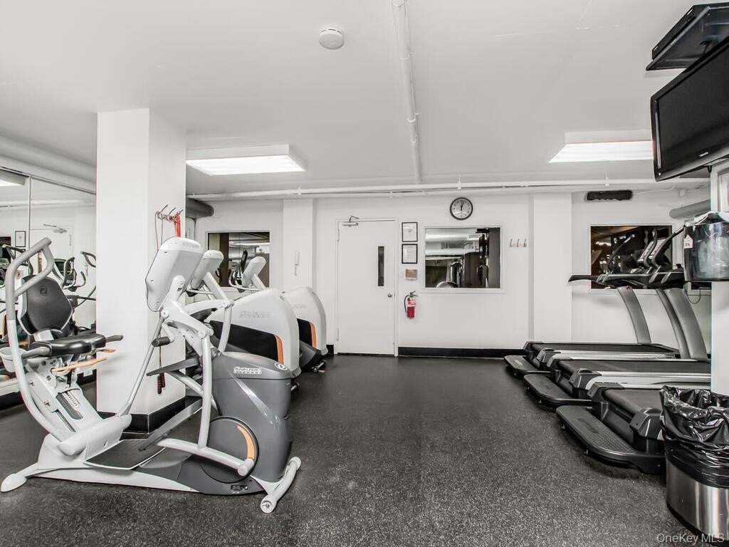 4525 Henry Hudson Pkwy #1202 - Photo 4 of 7
