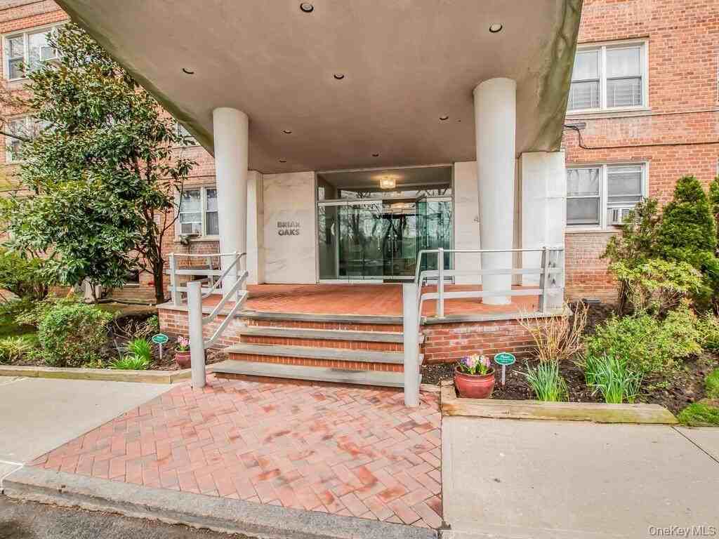 4525 Henry Hudson Pkwy #1202 - Photo 6 of 7