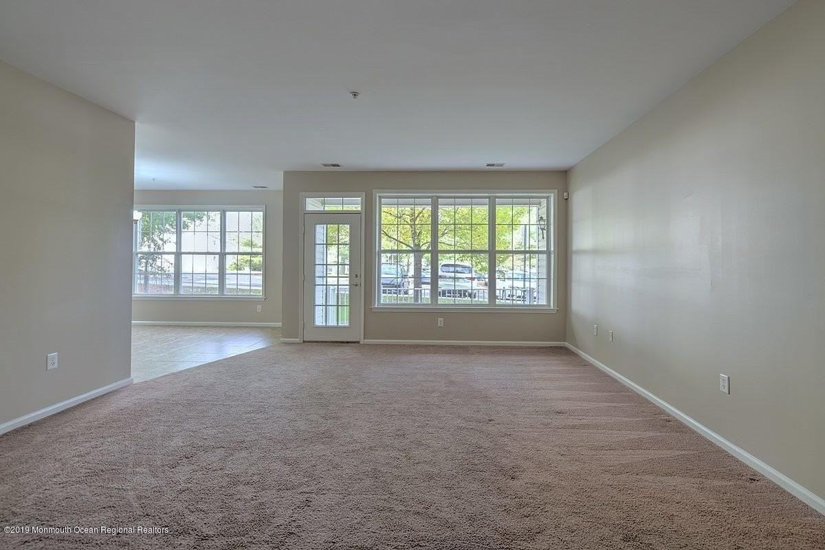 363 Saint Andrews Pl - Photo 2 of 15
