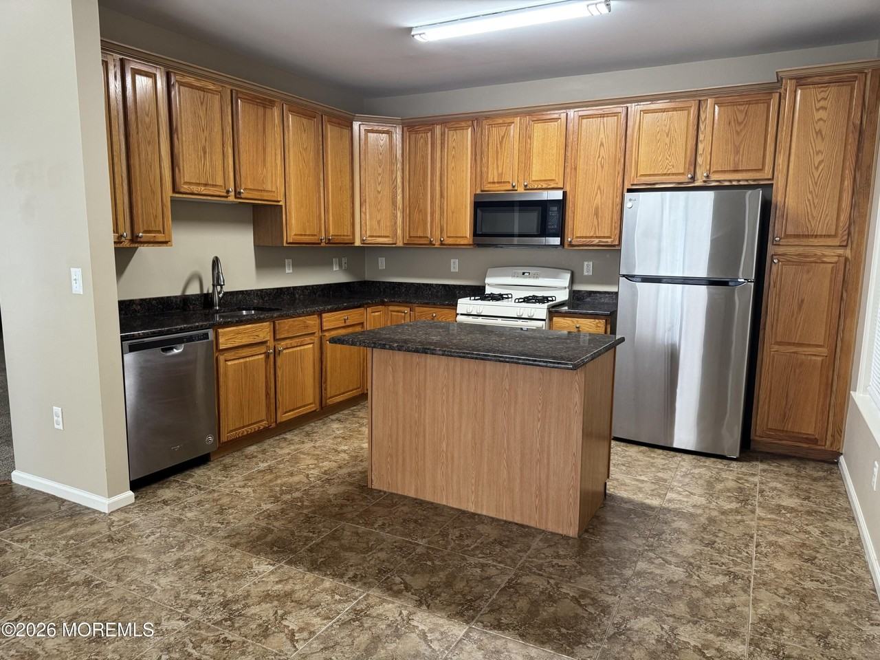 363 Saint Andrews Pl - Photo 3 of 15