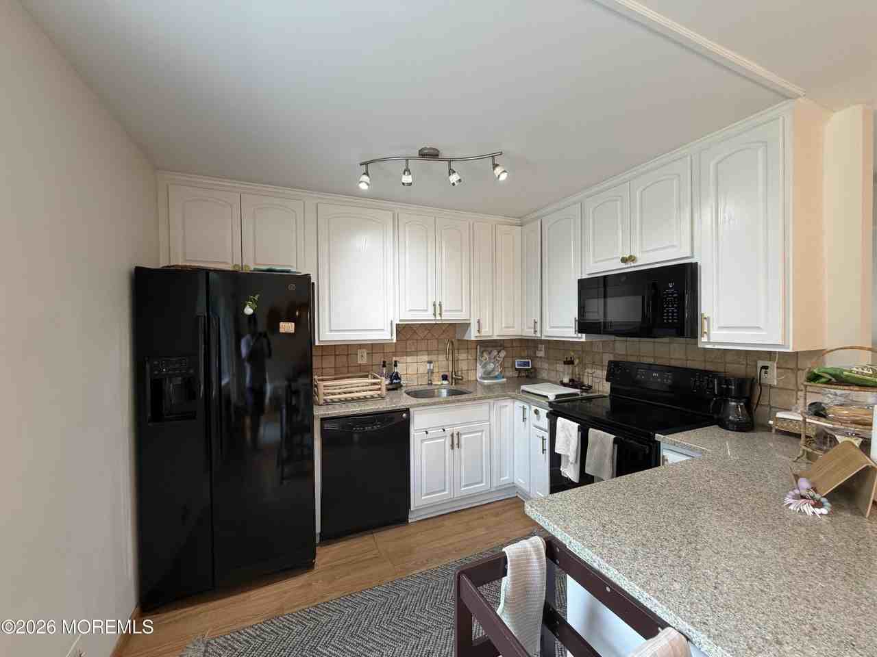 25 Highland Dr - Photo 4 of 18