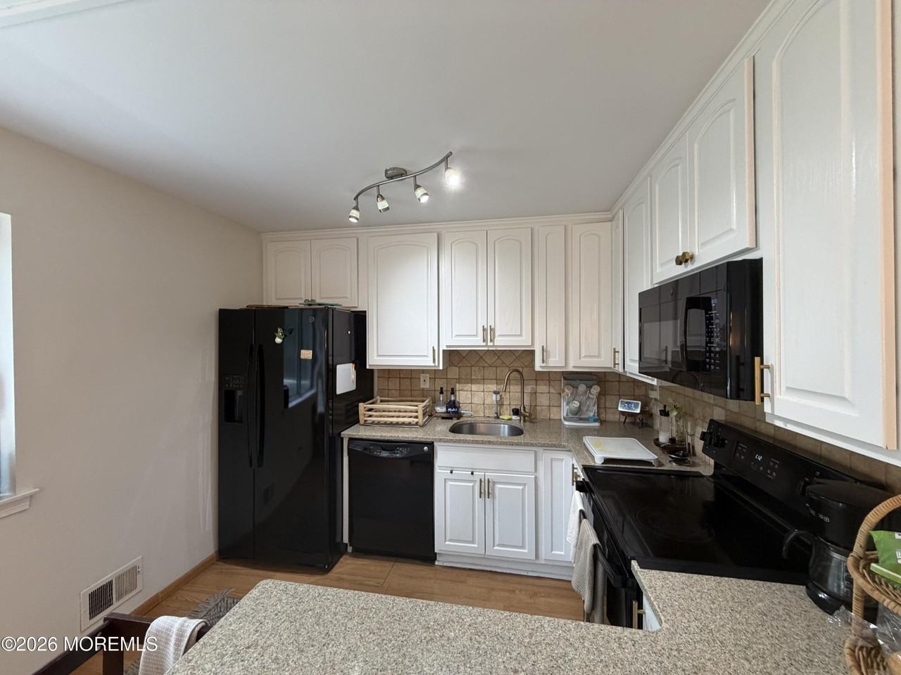 25 Highland Dr - Photo 5 of 18