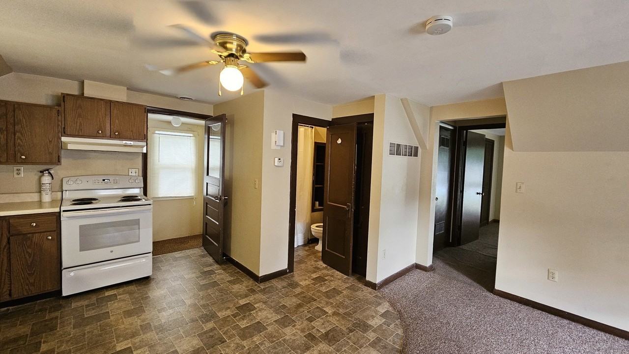 9 1/2 N Randolph St #9UP - Photo 2 of 9