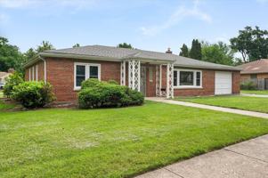 featured image of 429 S Stratford Ave