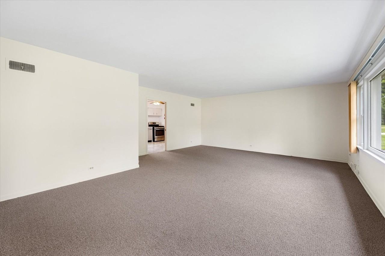 429 S Stratford Ave - Photo 5 of 25
