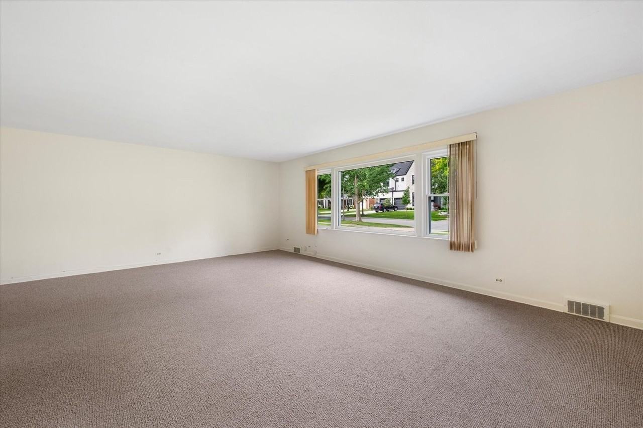 429 S Stratford Ave - Photo 6 of 25