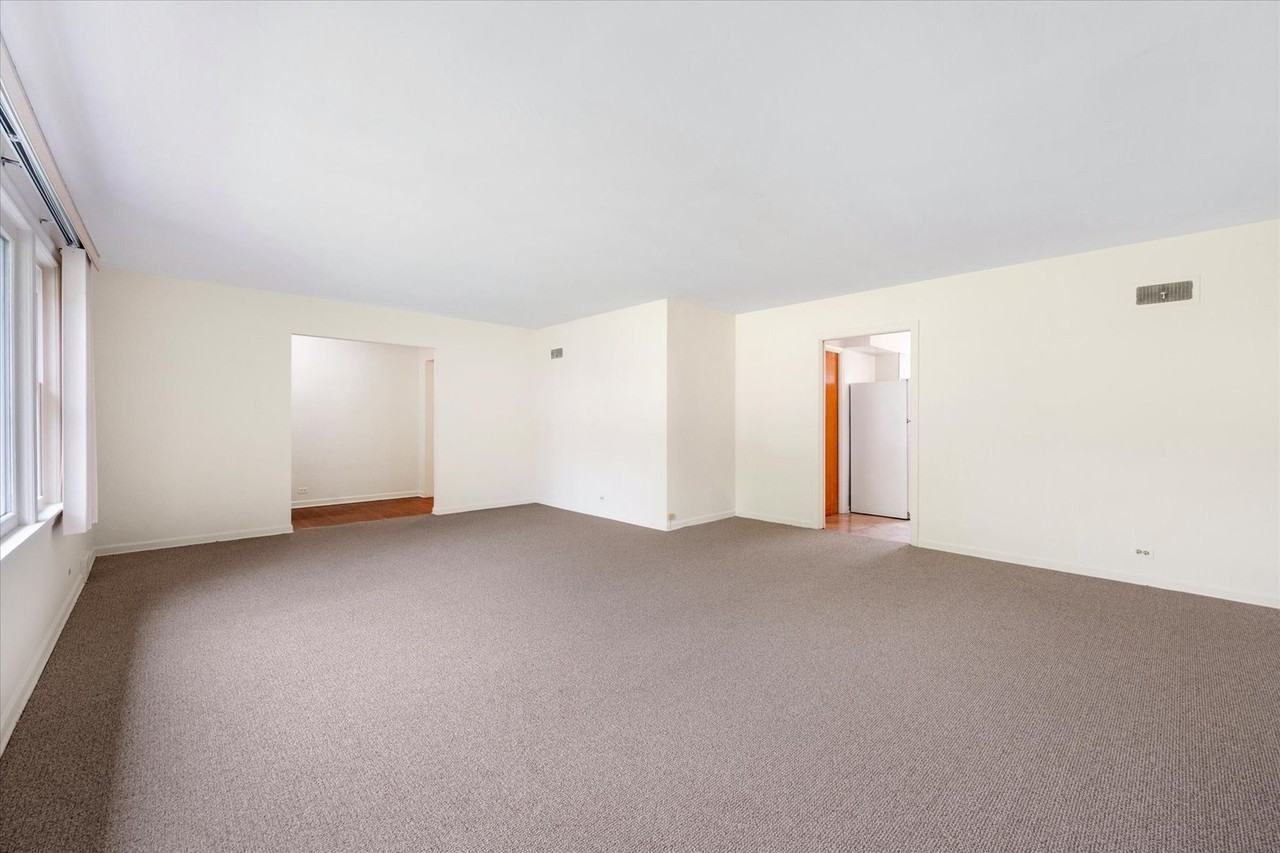 429 S Stratford Ave - Photo 7 of 25