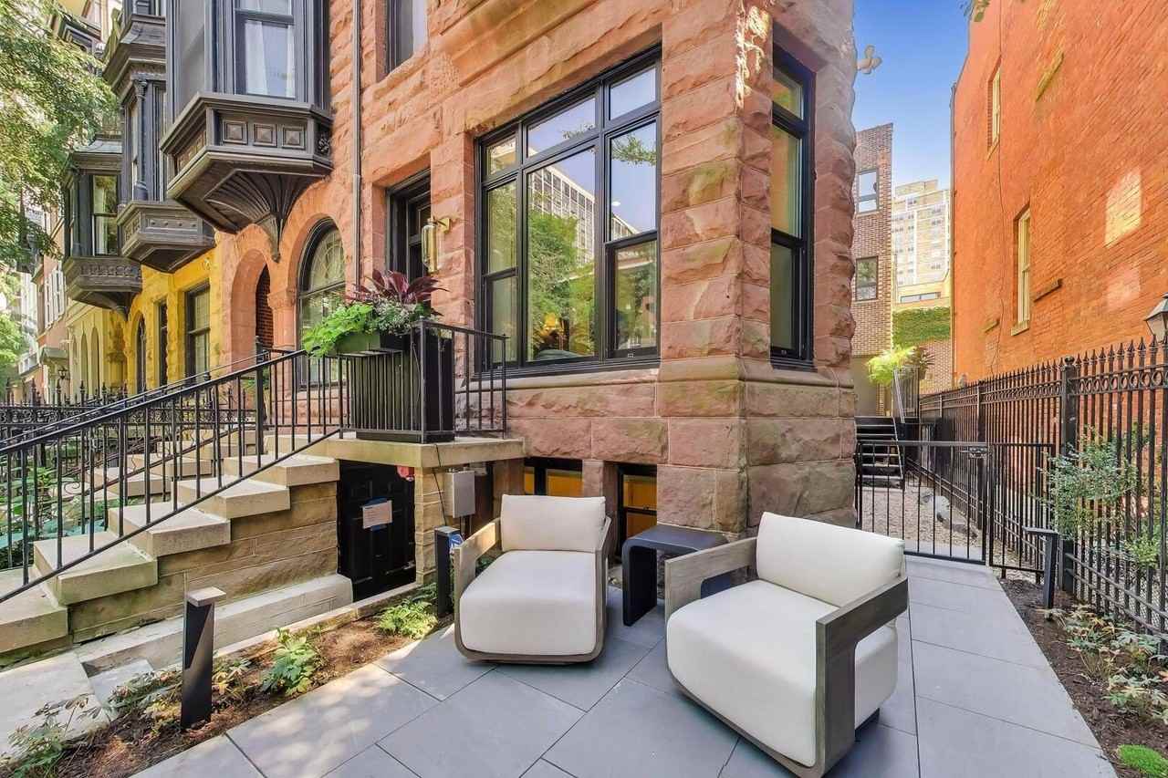 45 E Division St - Photo 4 of 50