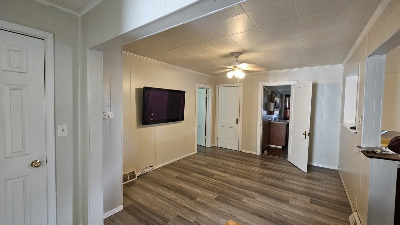 301 N 1st St - Photo 7 of 20