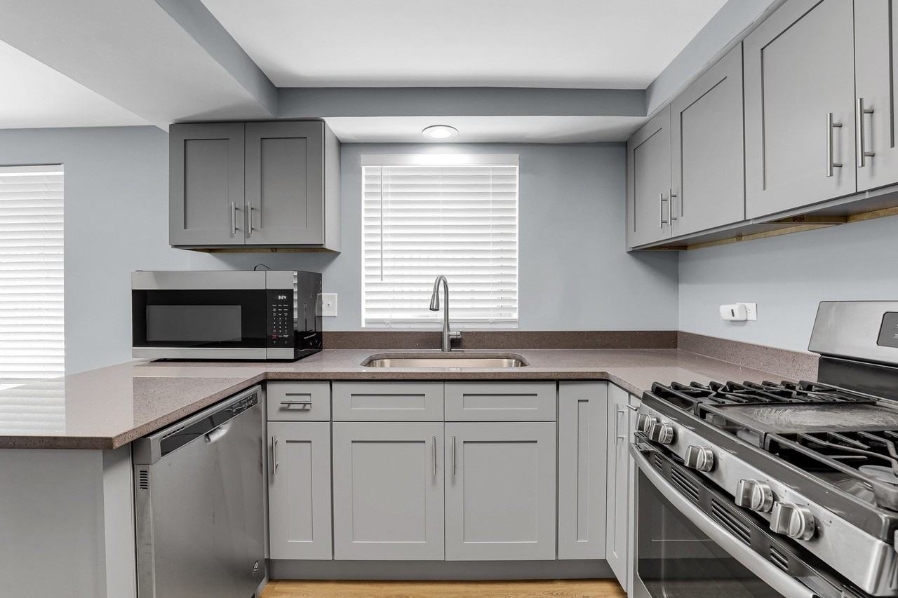 3725 N Harlem Ave #B - Photo 4 of 15