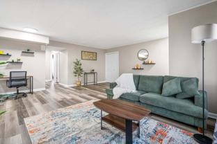816 W Saint James St #1E - Photo 1 of 1