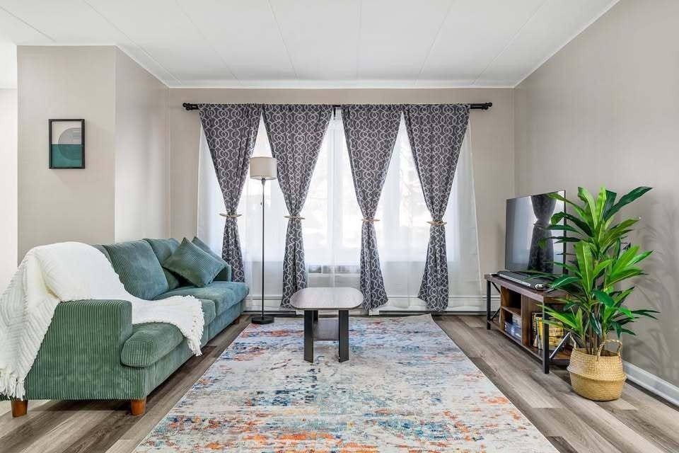 816 W Saint James St #1E - Photo 6 of 17