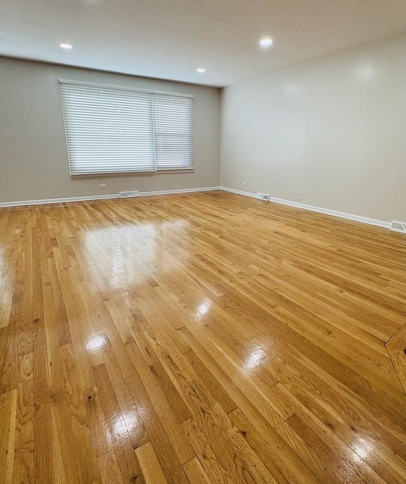 7011 N Hamlin Ave - Photo 4 of 18