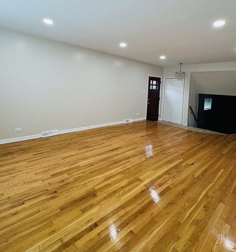7011 N Hamlin Ave - Photo 6 of 18