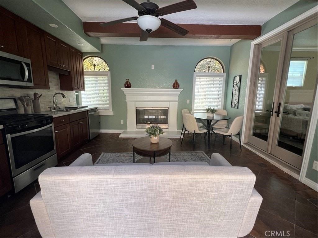 16611 Catena Dr - Photo 3 of 9