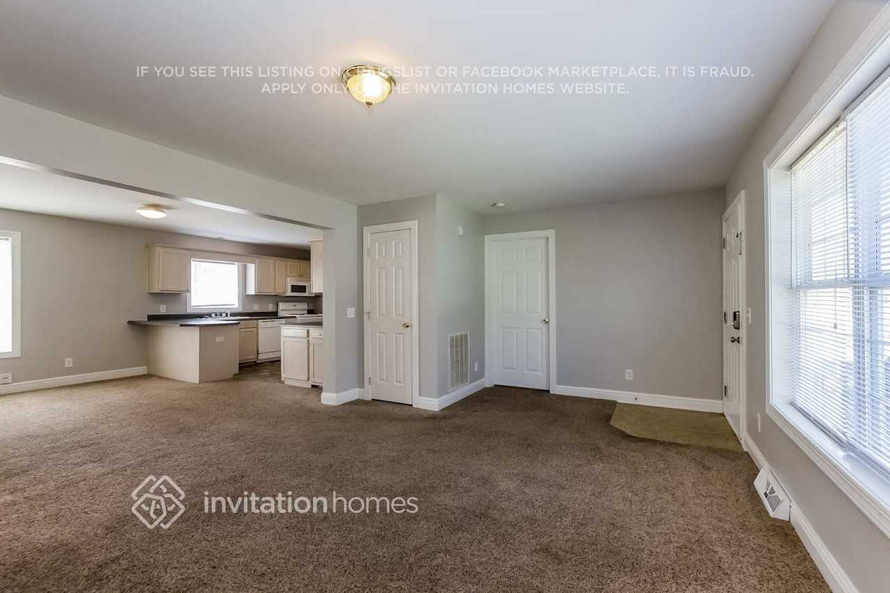 5217 Milhaven Ln - Photo 3 of 21