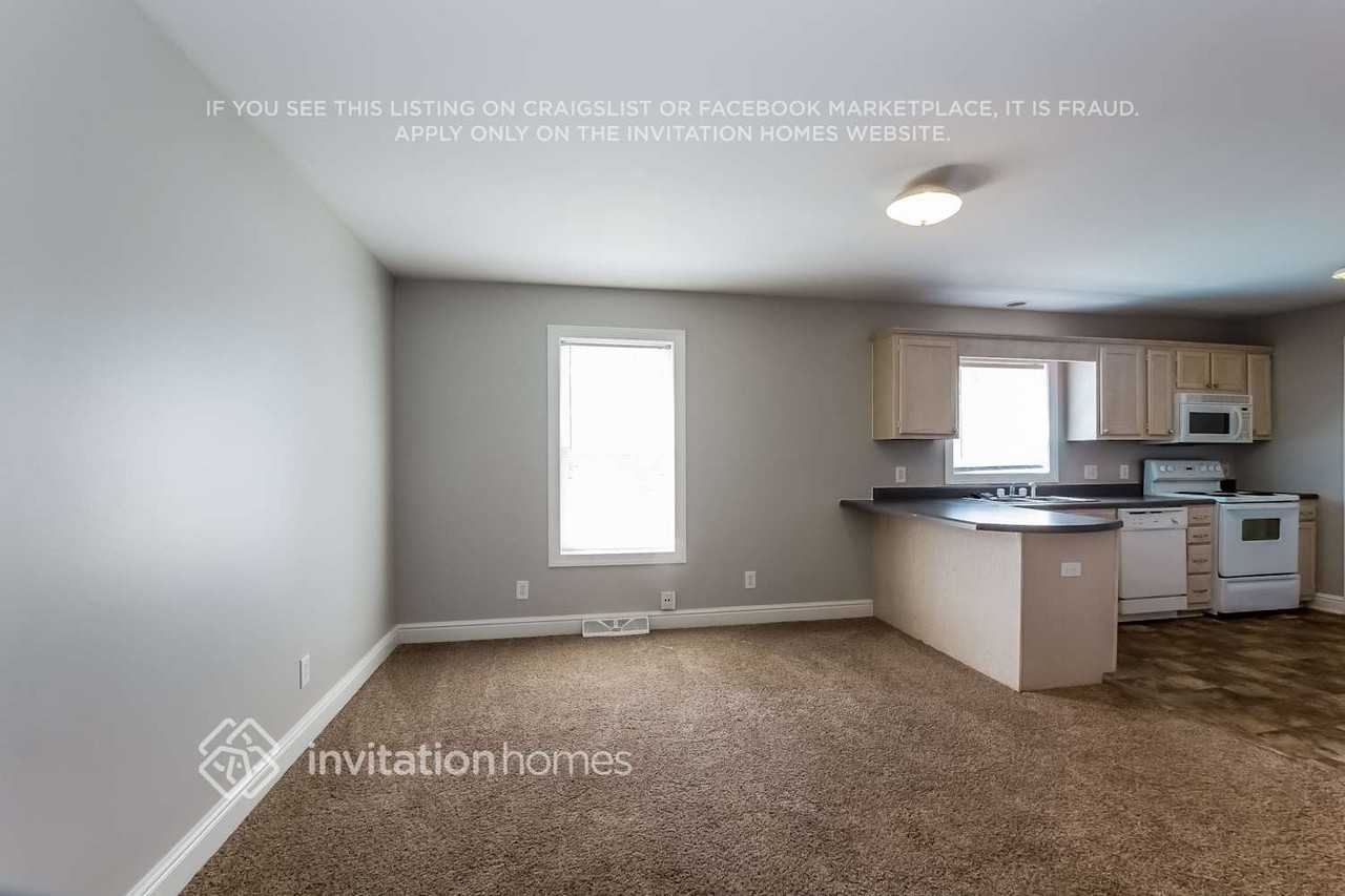 5217 Milhaven Ln - Photo 5 of 21