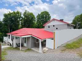 featured image of 131 School St