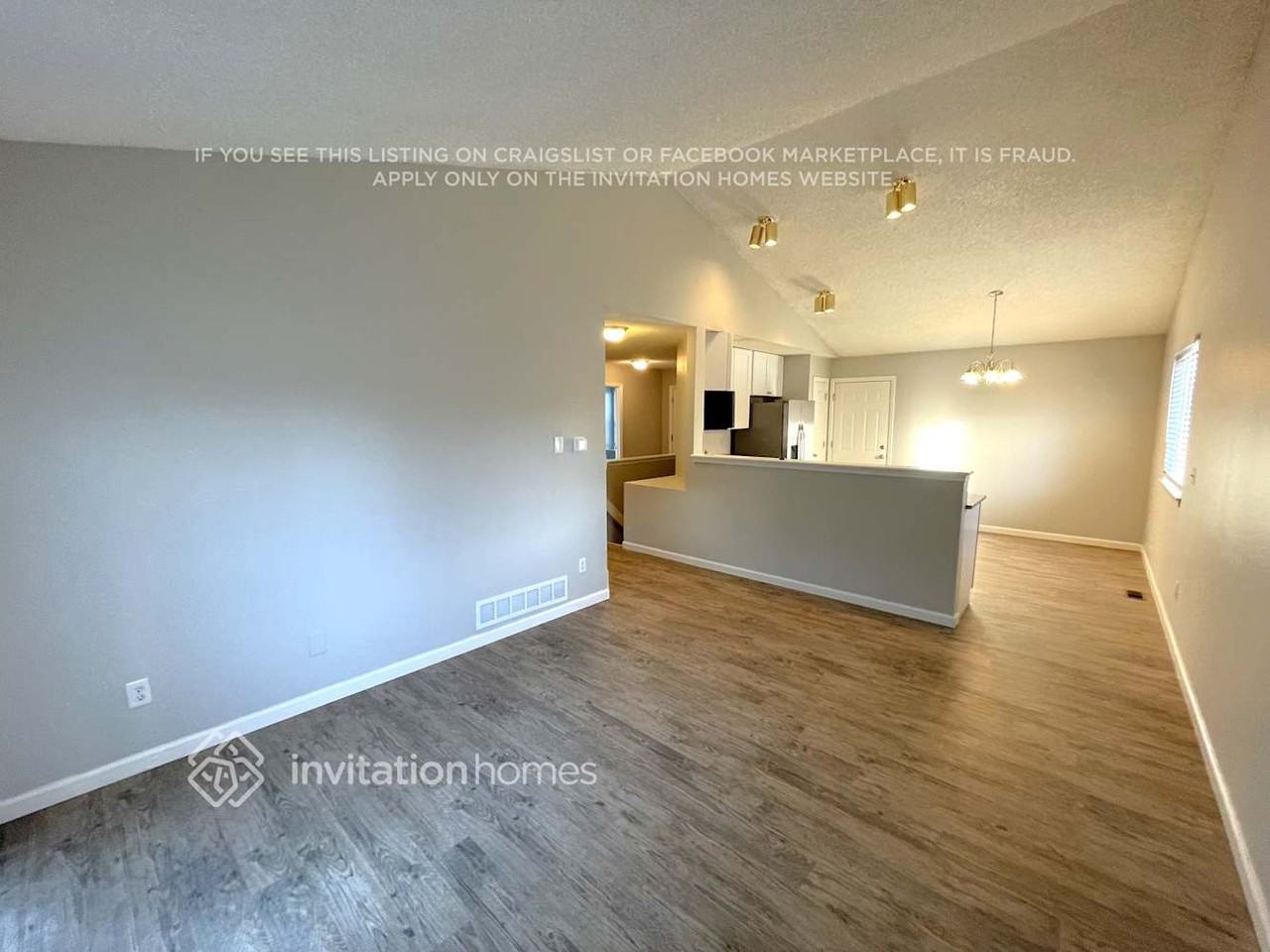 12191 Niagara Ct - Photo 2 of 13