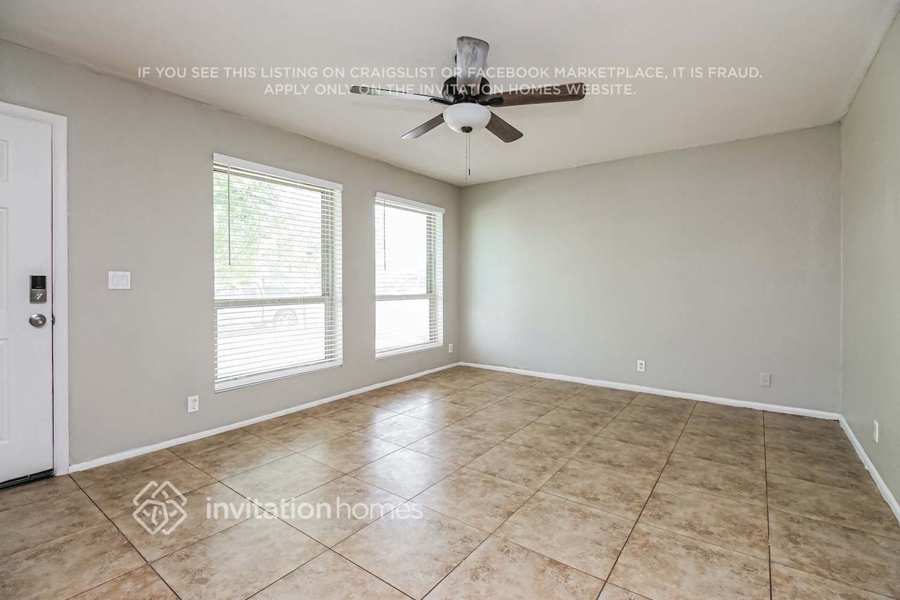 834 E Glade Ave - Photo 3 of 17