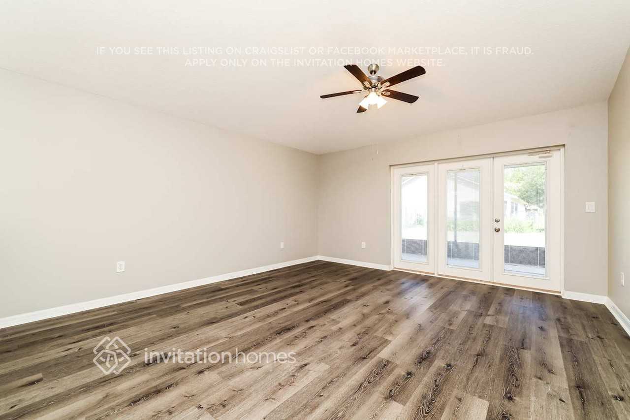 16320 Bridgeglade Ln - Photo 3 of 18