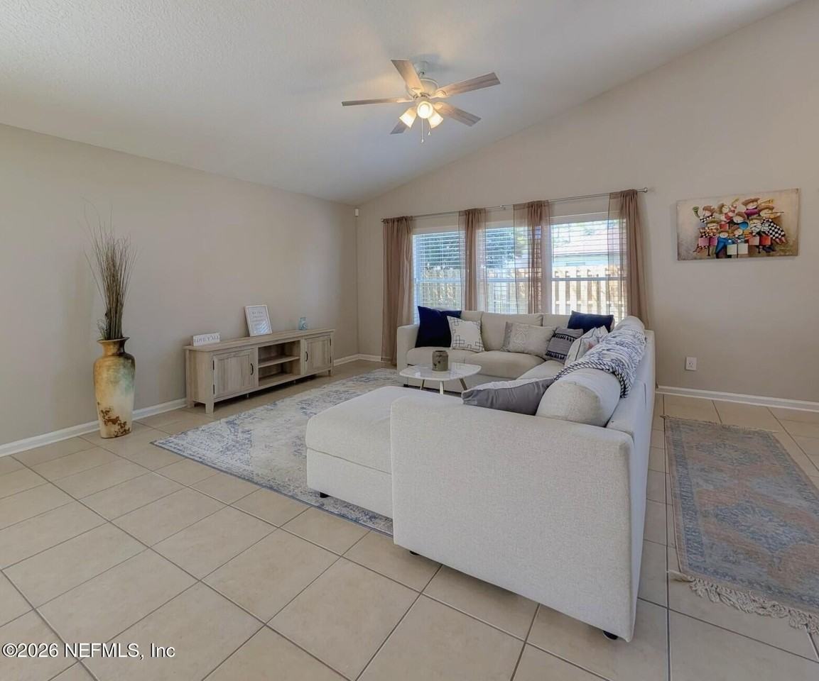 12985 Harborton Dr - Photo 4 of 36