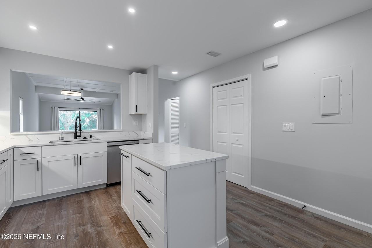 8118 Baymeadows Cir #1 - Photo 5 of 37
