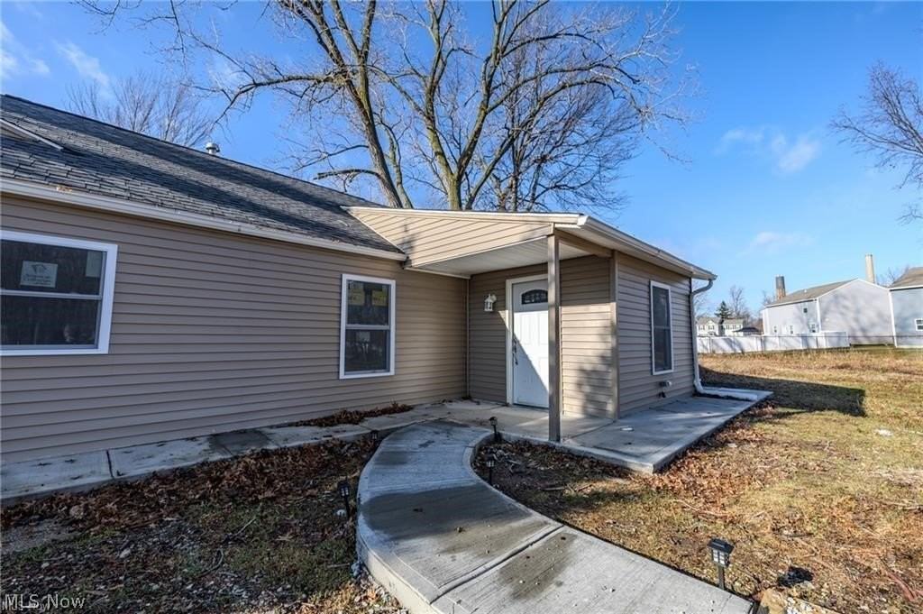 34469 Roberts Rd - Photo 2 of 19