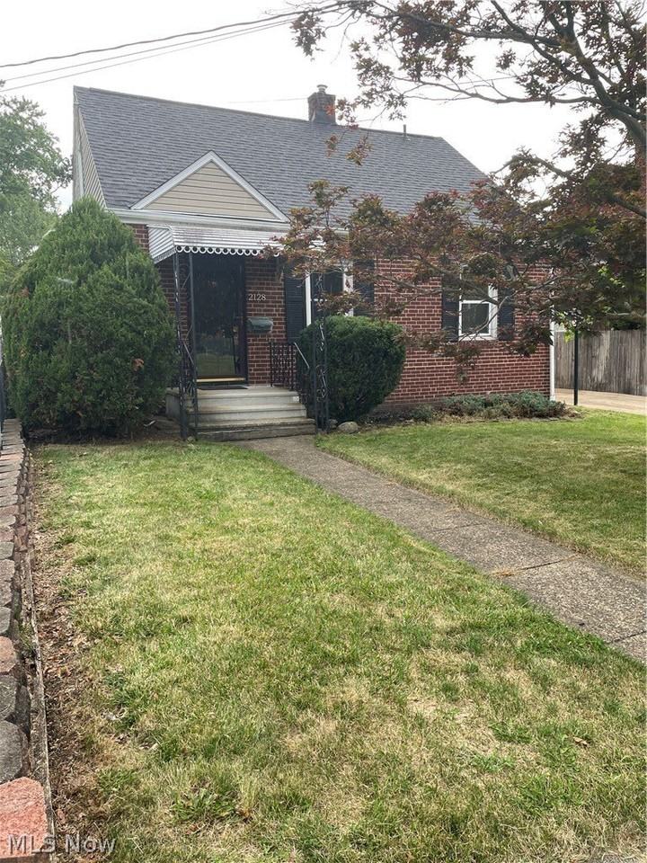 2128 6th St - Photo 2 of 27