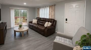 featured image of 185 Oakwood Ave #2