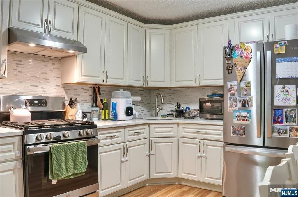 388 Poets Way - Photo 4 of 30