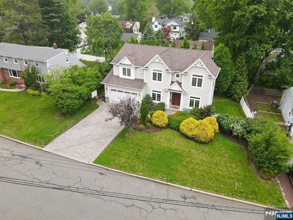 15 Woodland Rd - Photo 2 of 34