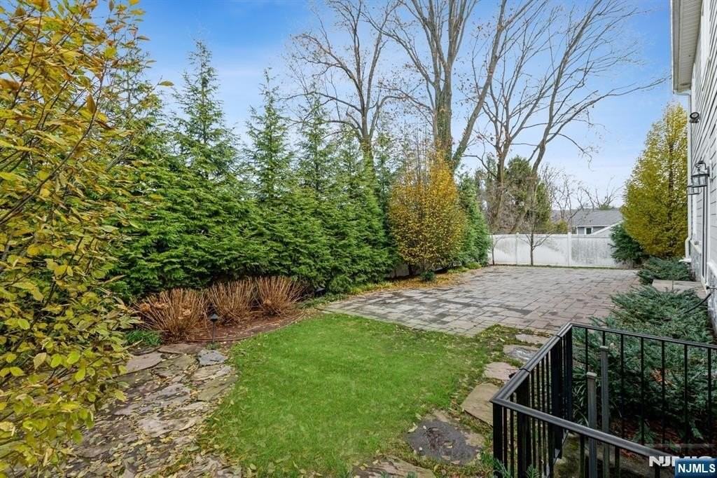 15 Woodland Rd - Photo 5 of 34