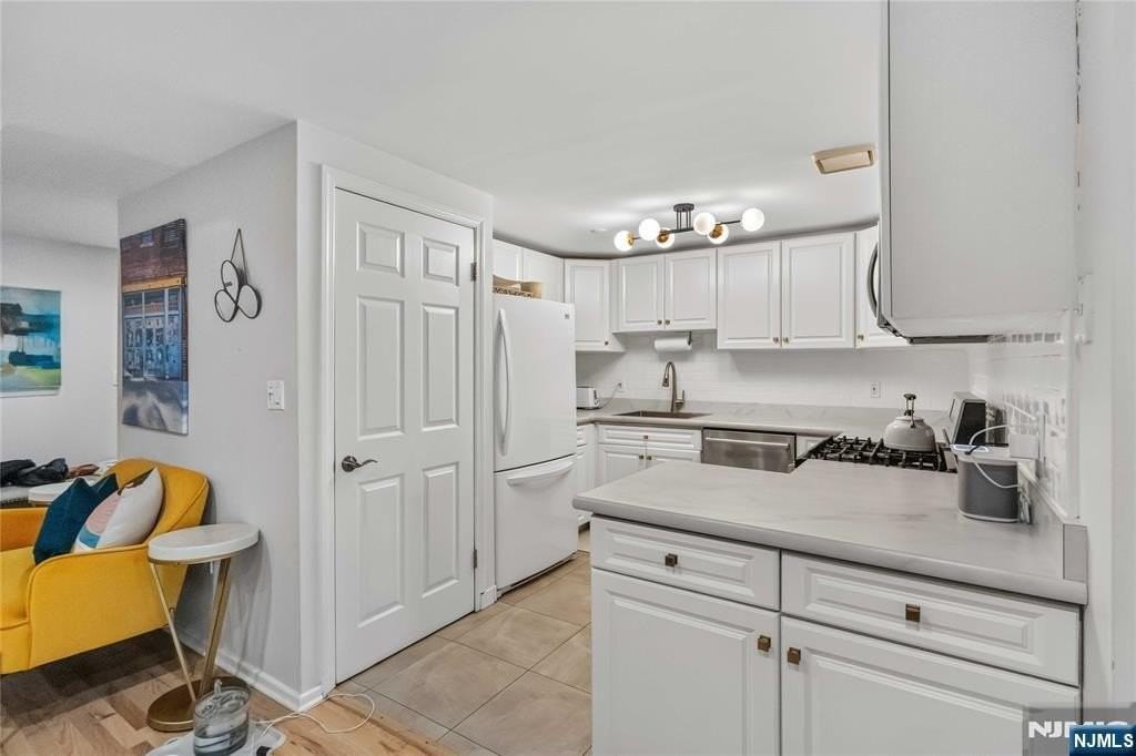 518 Gregory Ave #A221 - Photo 3 of 30