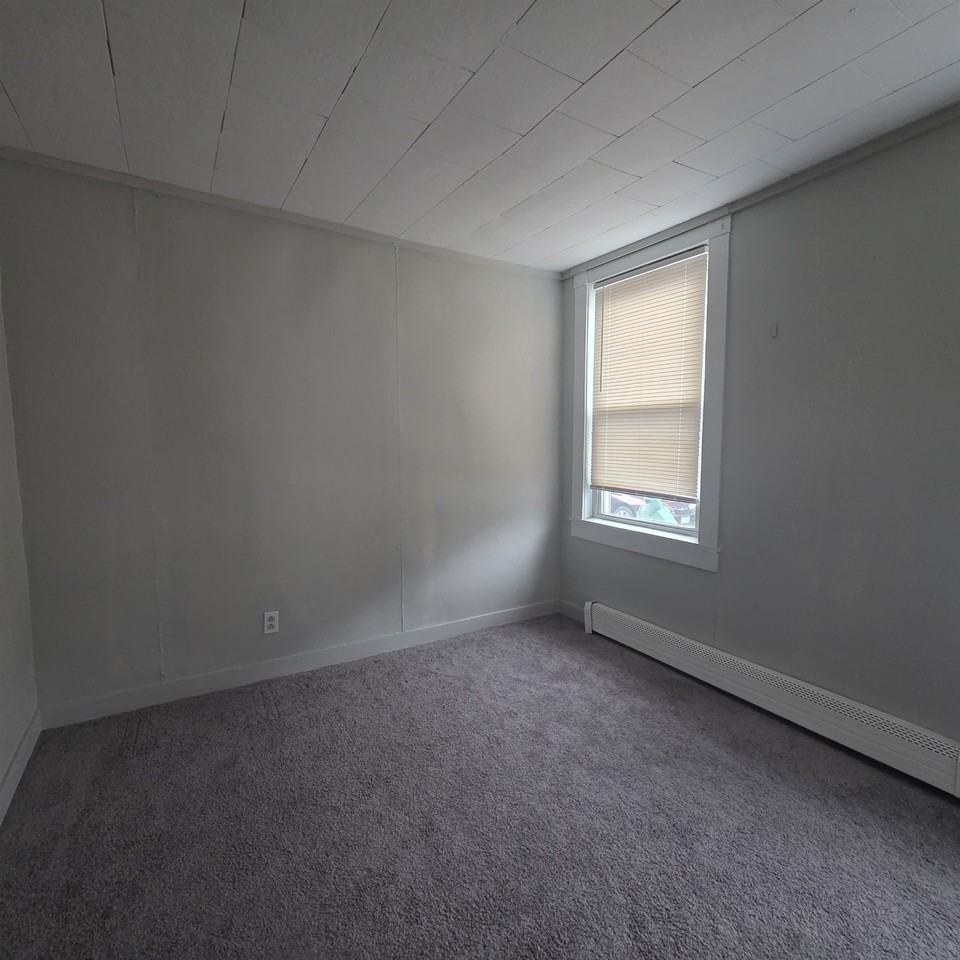 200 Main St - Photo 2 of 4