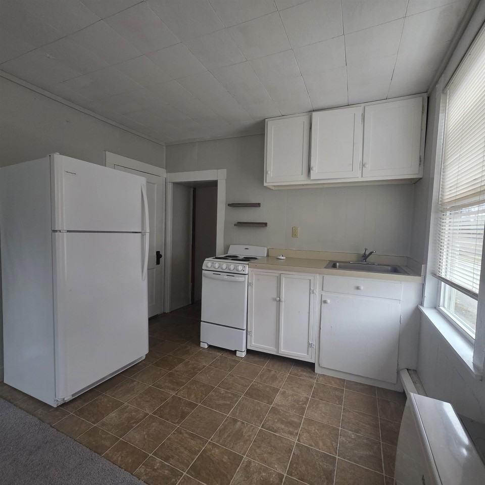 200 Main St - Photo 3 of 4