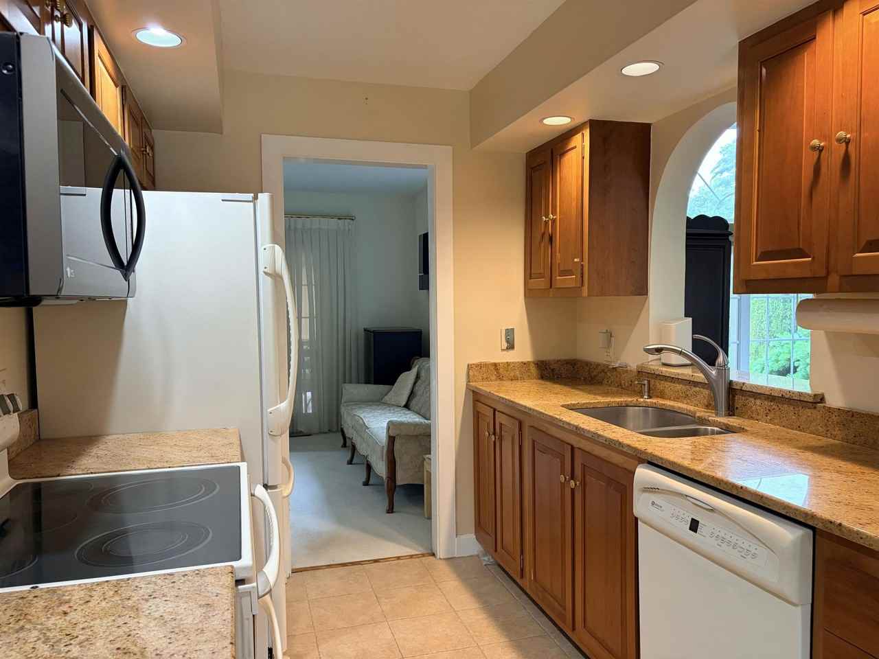 20 Peninsula Dr - Photo 5 of 30