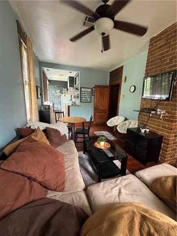 801 Cherokee St - Photo 4 of 10