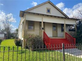 featured image of 1101 L B Landry Ave