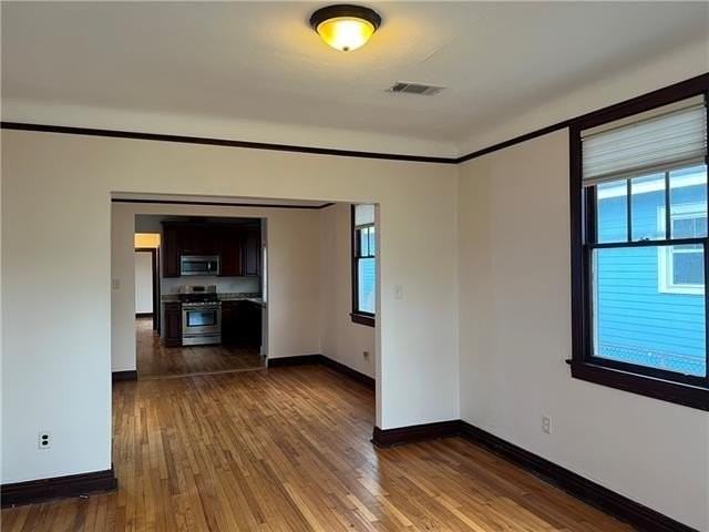 1216 Leonidas St - Photo 5 of 24