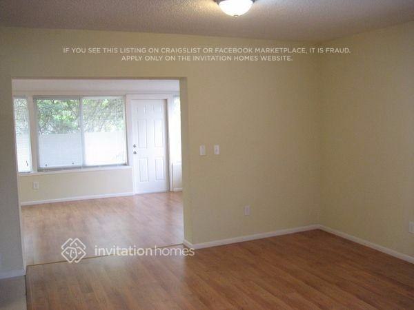 14008 Capitol Dr - Photo 3 of 9