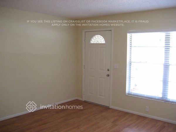 14008 Capitol Dr - Photo 6 of 9